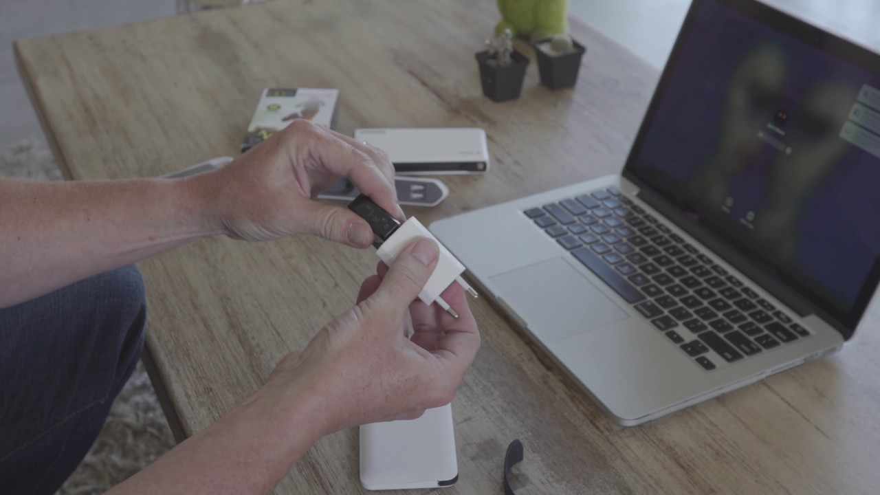 How To Charge Smart Fitness Tracker Wearable Fitness Trackers