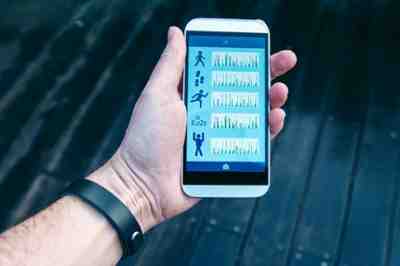 Can a fitness tracker be used without a smartphone?