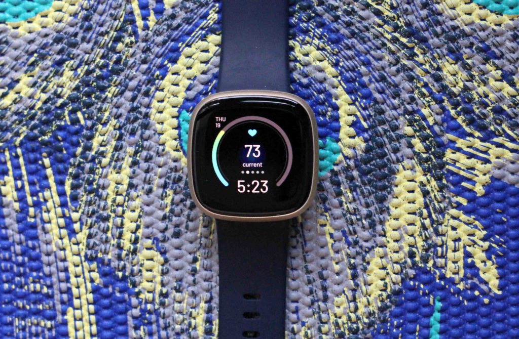 What does a Fitbit versa 3 do?