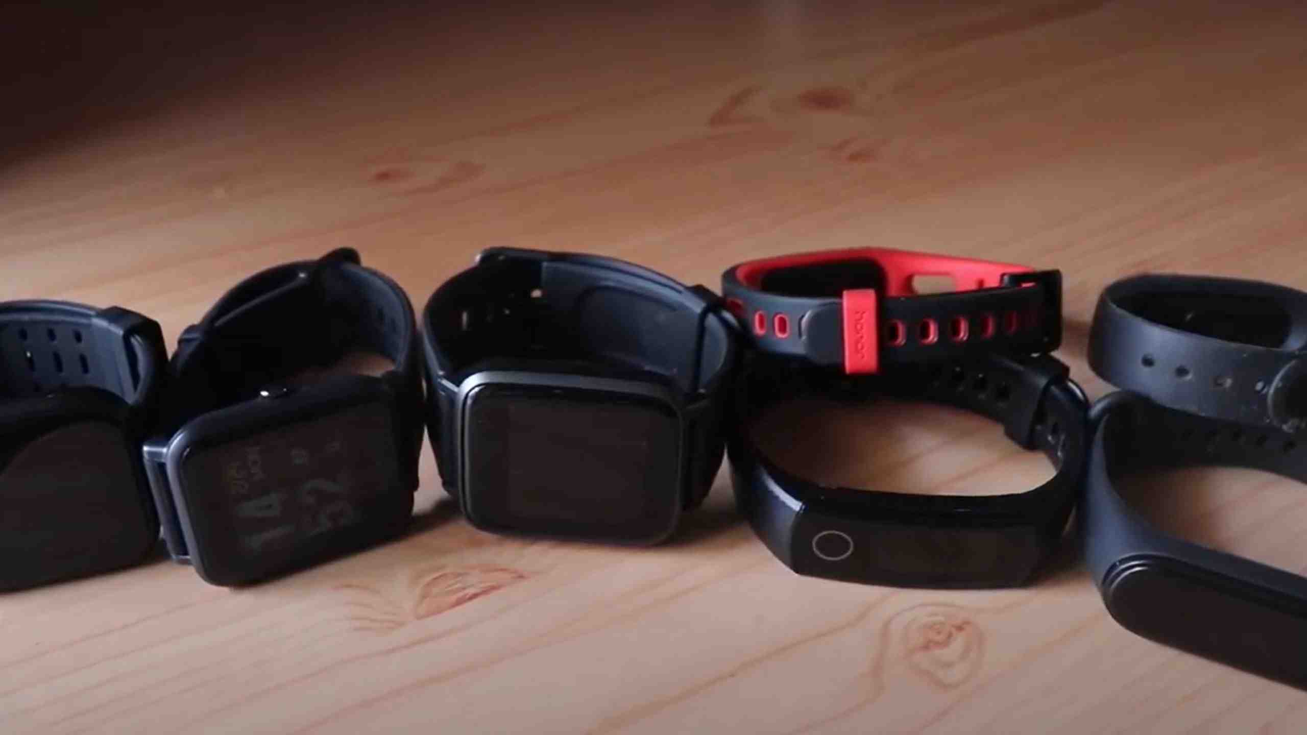 What's the difference between a smartwatch and a fitness tracker?