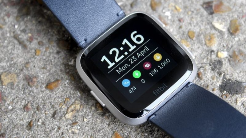 Fitbit Versa smartwatch displaying customized clock face.