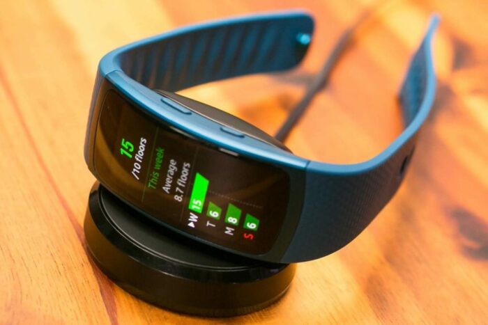 A Samsung Galaxy Fit smartwatch highlighting its long battery life.