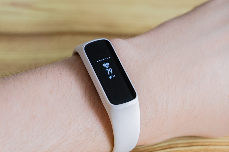 A Samsung Galaxy Fit smartwatch displaying heart rate tracking.