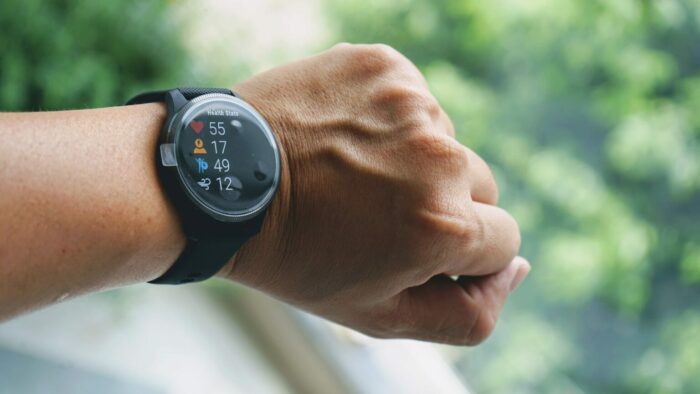 A person wearing the Garmin Venu smartwatch with heart rate monitoring feature activated.